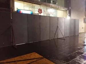 Renta Venta Fabricación Eventos Valla Barricada tapeal